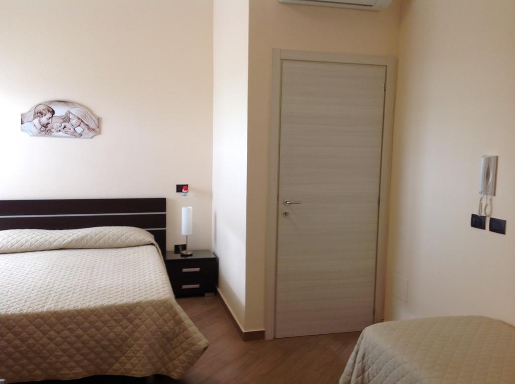 Costa Del Sol Bed & Breakfast Porto Empedocle Phòng bức ảnh